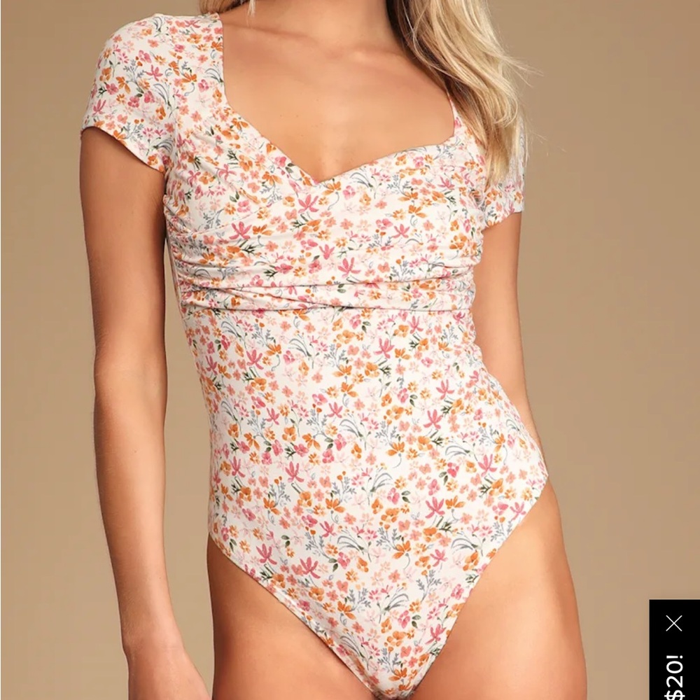 Ladies Lulus Floral Cowl Neck Short Sleeve Bodysuit